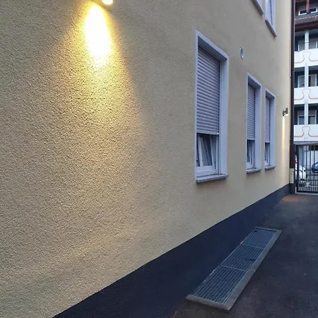 - Zur Alten Waescherei - Zentrumsnah - Garage Inklusiv Штутгарт