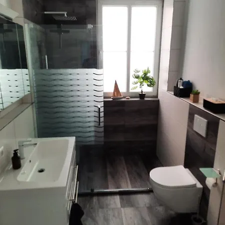 - Zur Alten Waescherei - Zentrumsnah - Garage Inklusiv Апартаменты Штутгарт